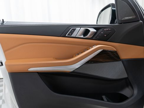 Certified 2024 BMW X7 xDrive40i w/ M Sport Package image 11