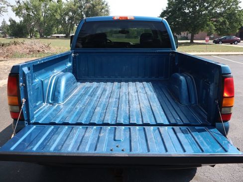 Used 2004 GMC Sierra 2500 SLT w/ Heavy-Duty Power Package AWD/4WD image 14