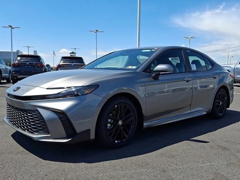 New 2026 Toyota Camry SE FWD image 3