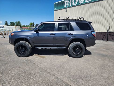 Used 2020 Toyota 4Runner Venture w/ Moonroof Package AWD/4WD image 2