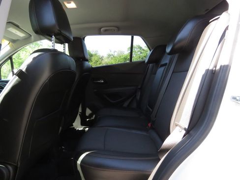 Used 2018 Chevrolet Trax LT w/ LT Convenience Package FWD image 19