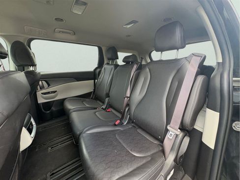 Used 2022 Kia Carnival LX FWD image 9