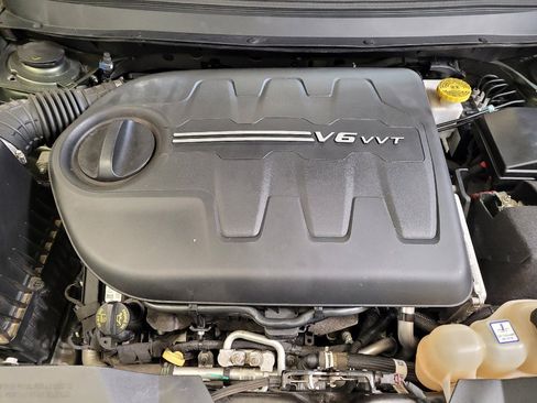 Used 2019 Jeep Cherokee Latitude Plus w/ Cold Weather Group image 30