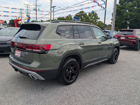 Used 2026 Volkswagen Atlas Peak Edition AWD/4WD image 3
