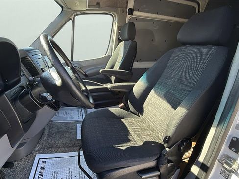Used 2017 Freightliner Sprinter 2500 image 17