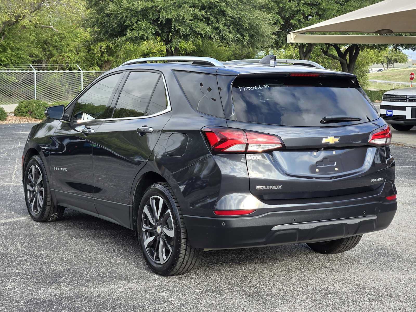 Used 2022 Chevrolet Equinox Premier FWD image 5