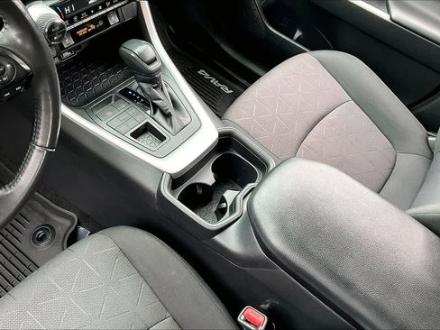 Used 2019 Toyota RAV4 XLE w/ Convenience Package image 16