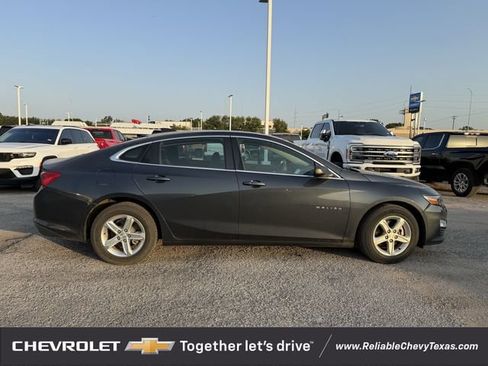 Used 2021 Chevrolet Malibu LS FWD image 3
