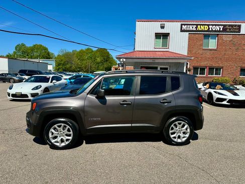 Used 2017 Jeep Renegade Latitude AWD/4WD image 5