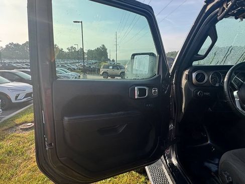 Used 2020 Jeep Wrangler Unlimited Sahara AWD/4WD image 15