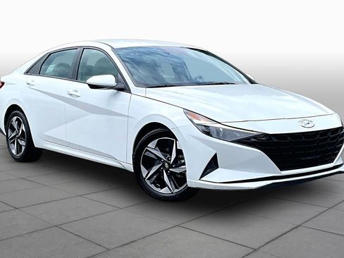 Used 2023 Hyundai Elantra SEL w/ Convenience Package FWD image 3