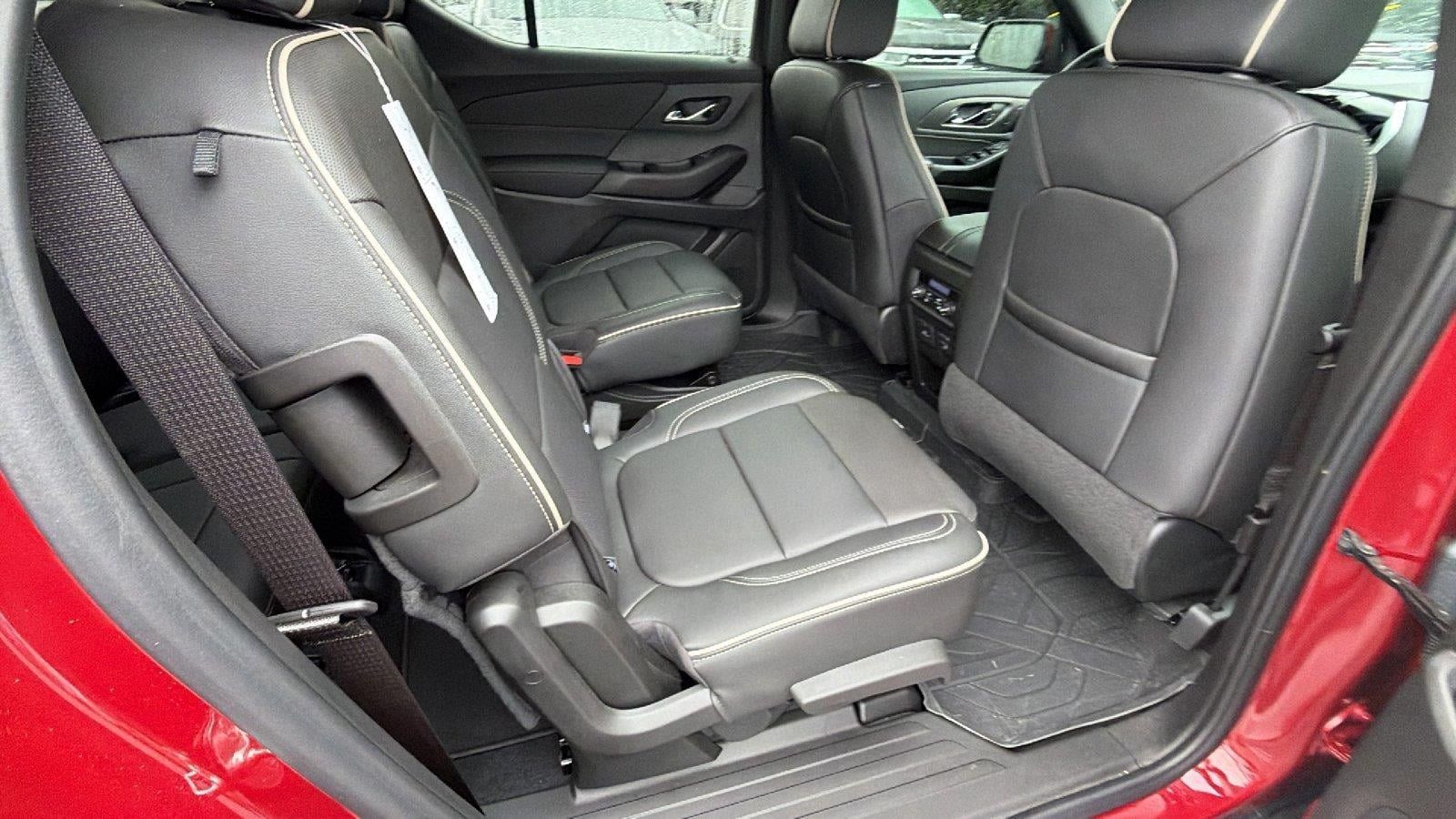 Used 2023 Chevrolet Traverse Premier FWD image 22