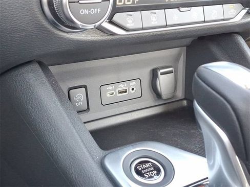 Certified 2025 Nissan Sentra SR w/ Midnight Edition FWD image 39