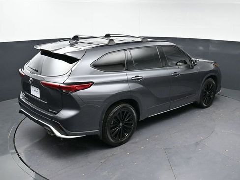 Used 2023 Toyota Highlander XSE image 29