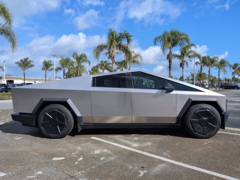 Used 2024 Tesla Cybertruck Cyberbeast image 11