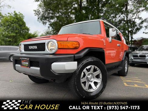 Used 2014 Toyota FJ Cruiser 4WD w/ Upgrade Package image 2