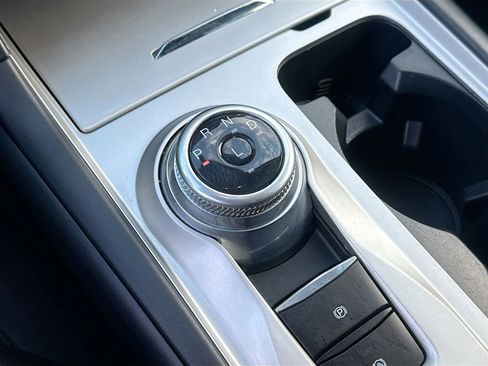 Used 2022 Ford Explorer XLT image 16