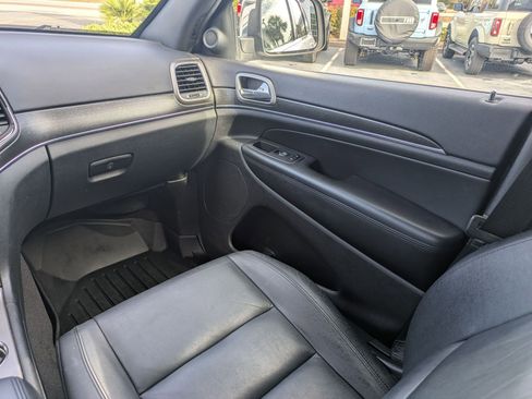 Used 2018 Jeep Grand Cherokee Limited image 21