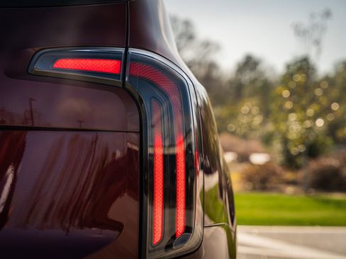 Used 2023 Kia Telluride EX w/ EX Captain's Chair Package image 15