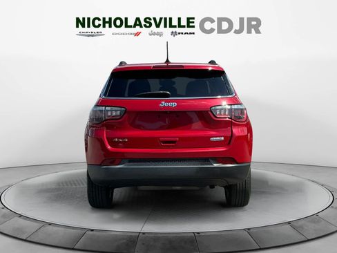 Used 2018 Jeep Compass Latitude w/ Popular Equipment Group AWD/4WD image 4