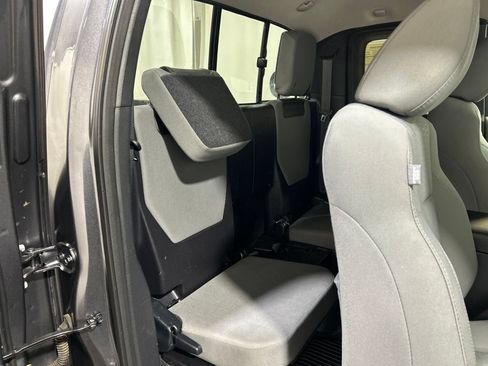 Used 2017 Toyota Tacoma SR5 w/ Tow Package AWD/4WD image 15