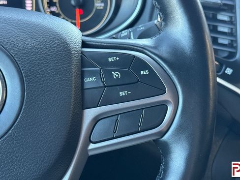 Used 2020 Jeep Cherokee Latitude Plus w/ Cold Weather Group AWD/4WD image 28