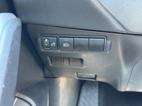 Used 2023 Toyota Corolla Cross LE w/ Moonroof Package AWD/4WD image 16