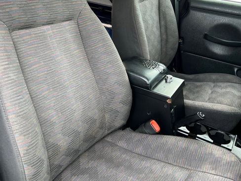 Used 2003 Jeep Wrangler X image 32