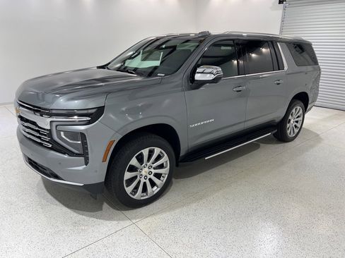 New 2026 Chevrolet Suburban Premier image 1