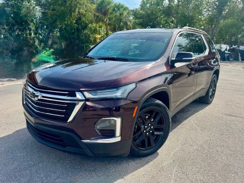 Used 2022 Chevrolet Traverse LT FWD image 2