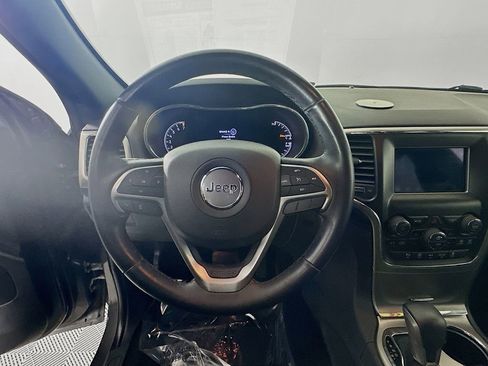 Used 2019 Jeep Grand Cherokee Laredo w/ Security & Convenience Group AWD/4WD image 16