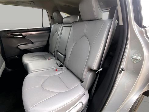 Used 2023 Toyota Highlander Limited FWD image 20