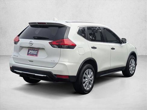 Used 2017 Nissan Rogue S image 5