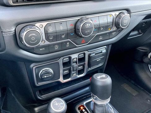 Used 2025 Jeep Wrangler Unlimited Sahara AWD/4WD image 24