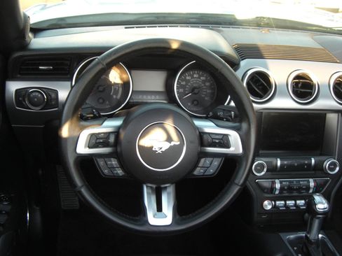 Used 2018 Ford Mustang Premium image 8