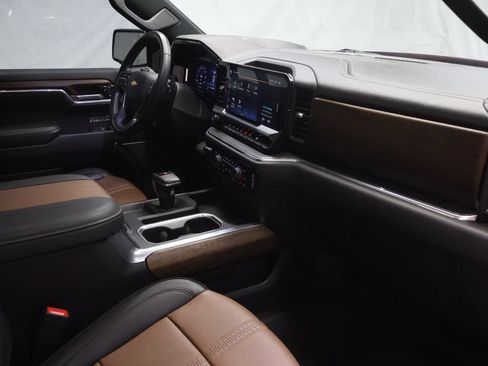 Used 2023 Chevrolet Silverado 1500 High Country w/ High Country Premium Package RWD image 10