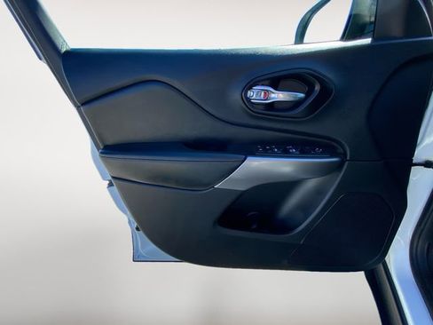 Used 2022 Jeep Cherokee Latitude Lux w/ Mopar Interior Package image 16