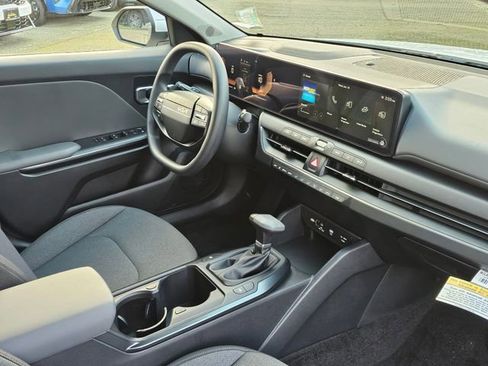 New 2025 Kia K4 LXS image 10