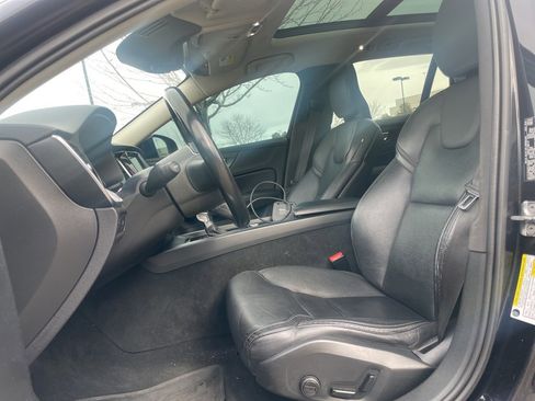 Used 2020 Volvo V60 T5 Cross Country image 5