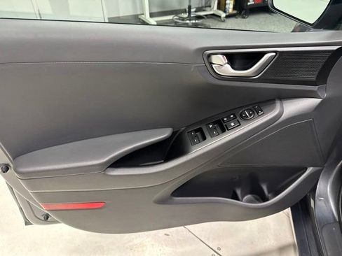 Used 2018 Hyundai Ioniq Blue FWD image 11