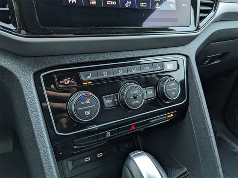 Certified 2023 Volkswagen Atlas SE image 28