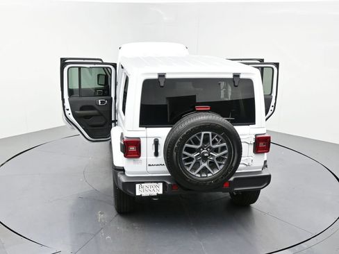 Used 2026 Jeep Wrangler Unlimited Sahara AWD/4WD image 24