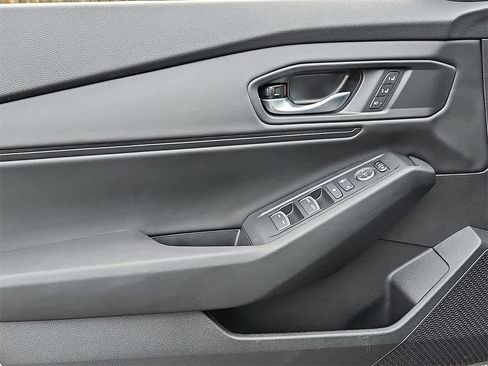 Used 2025 Honda Accord EX-L image 11