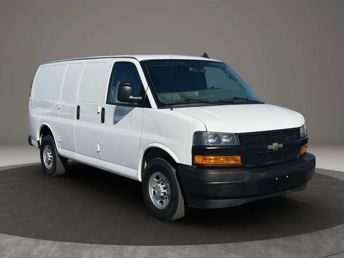 Used 2021 Chevrolet Express 2500 image 8