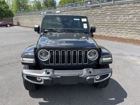 Used 2025 Jeep Wrangler Unlimited Sahara AWD/4WD image 4