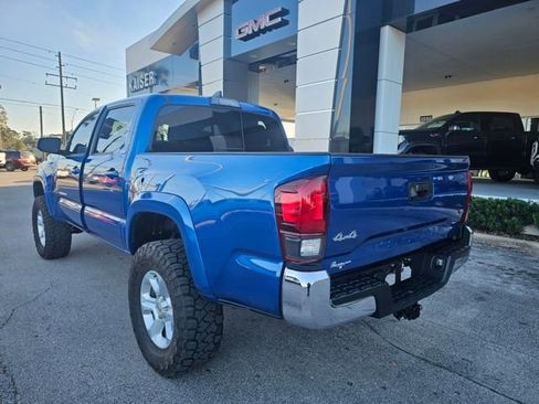 Used 2018 Toyota Tacoma SR5 AWD/4WD image 3
