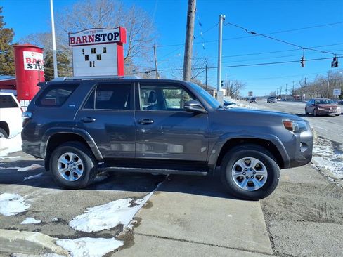 Used 2018 Toyota 4Runner SR5 Premium image 4