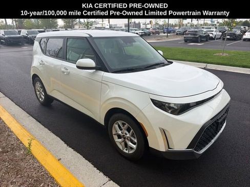 Certified 2025 Kia Soul LX w/ LX Technology Package FWD image 9