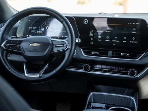Used 2025 Chevrolet Equinox LT w/ Safety and Technology Package FWD image 14