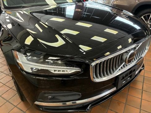 Used 2023 Volvo S90 B6 Plus image 2